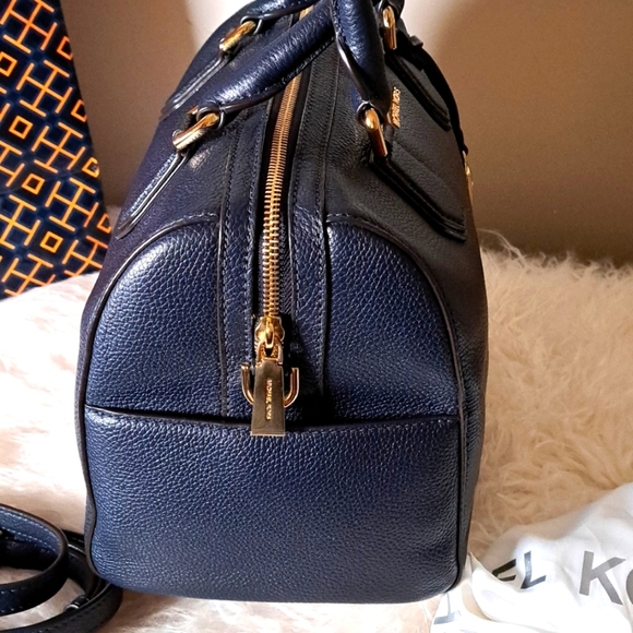 Michael Kors Medium Mercer  EUC Duffle - Picture 7 of 13